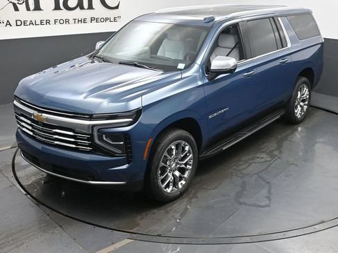 New 2026 Chevrolet Suburban Premier w/ Sun And Tow Package AWD/4WD image 24