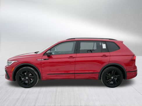 Certified 2024 Volkswagen Tiguan SE R-Line image 4