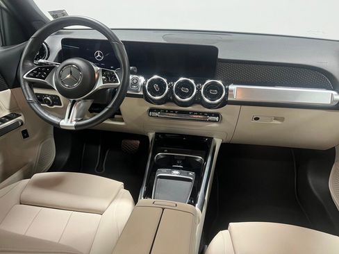 Used 2025 Mercedes-Benz GLB 250 4MATIC image 29
