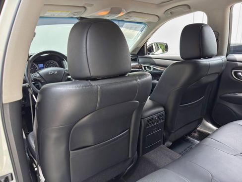 Used 2019 INFINITI Q70 Luxe RWD image 36