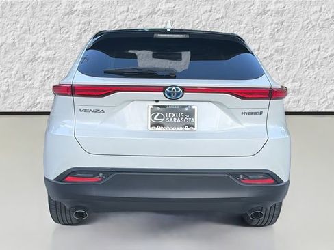 Used 2021 Toyota Venza LE AWD/4WD image 4