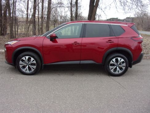Used 2023 Nissan Rogue SV AWD/4WD image 2