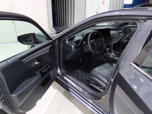 Used 2025 Lexus ES 300h F Sport w/ Accessory Package (Z2) FWD image 18