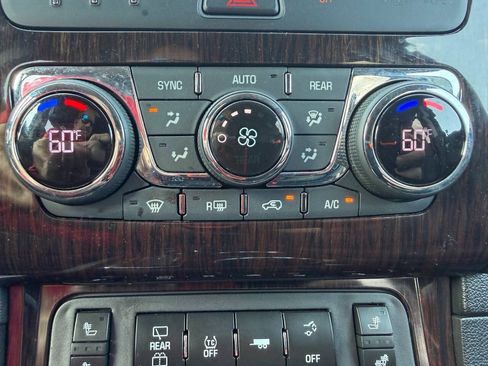 Used 2017 Chevrolet Traverse LT FWD image 24