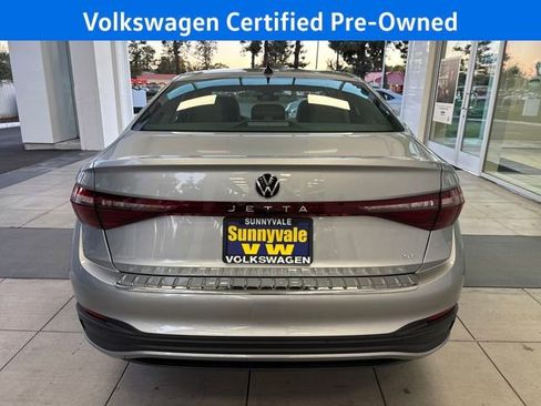 Certified 2025 Volkswagen Jetta SE w/ Sunroof Package image 5