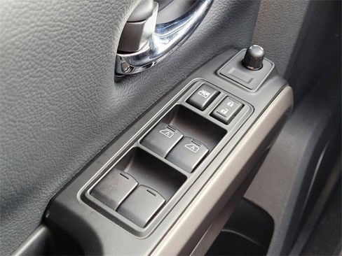 Used 2024 Nissan Titan SV w/ SV Bronze Edition Package image 24