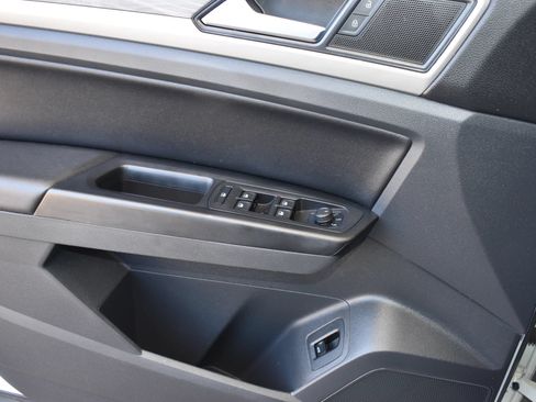 Used 2020 Volkswagen Atlas Cross Sport SE w/ Panoramic Sunroof Package AWD/4WD image 20