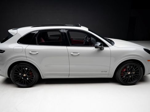 Used 2022 Porsche Cayenne GTS AWD/4WD image 34