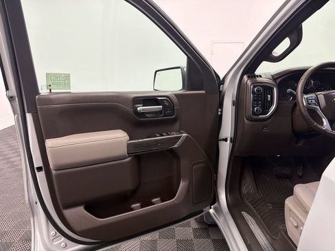 Used 2022 Chevrolet Silverado 1500 LTZ w/ Z71 Off-Road Package AWD/4WD image 5