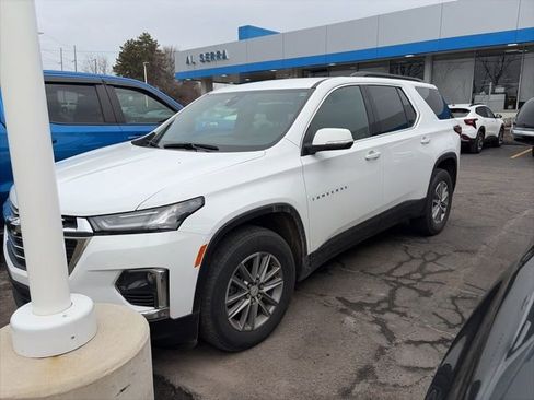 Certified 2023 Chevrolet Traverse LT image 2