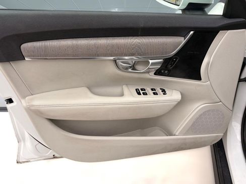 Certified 2025 Volvo V90 B6 Cross Country Plus image 22