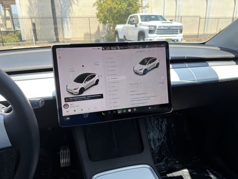 Used 2021 Tesla Model Y Long Range AWD/4WD image 27