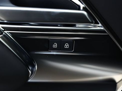 New 2026 Land Rover Range Rover Long Wheelbase SE AWD/4WD image 18