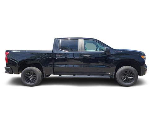 Used 2022 Chevrolet Silverado 1500 Custom Trail Boss w/ Midnight Edition AWD/4WD image 2