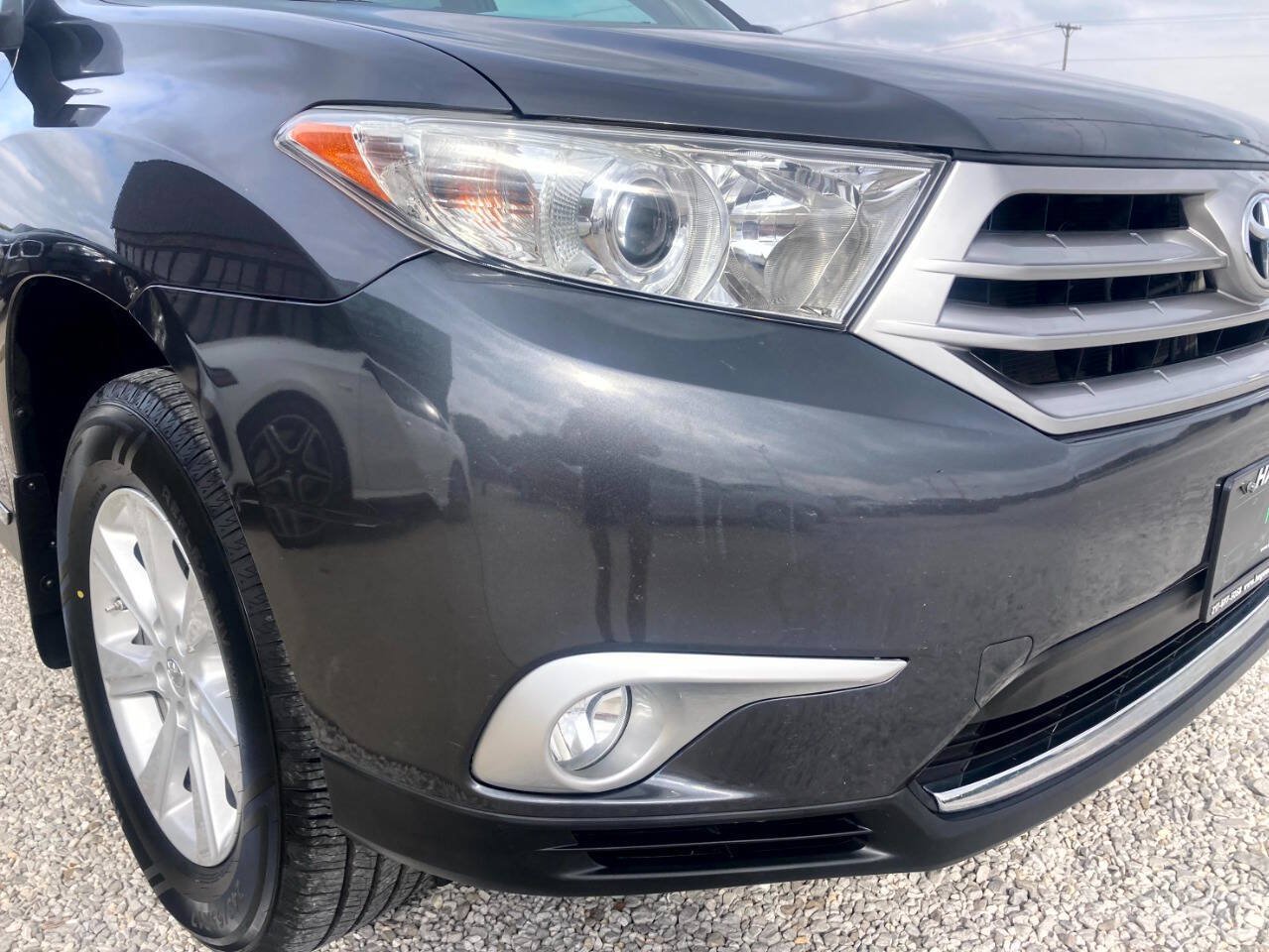 Used 2013 Toyota Highlander Plus FWD image 6