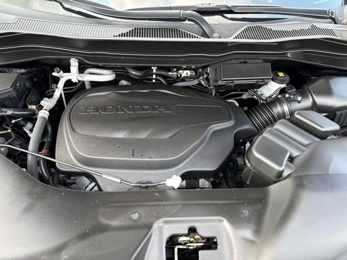 Used 2025 Honda Ridgeline Sport image 12