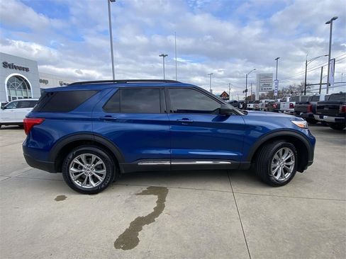 Used 2022 Ford Explorer XLT w/ Equipment Group 202A image 10
