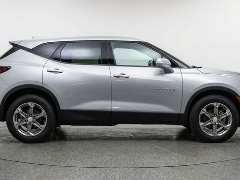 Used 2025 Chevrolet Blazer LT image 11