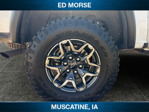 Certified 2024 Chevrolet Colorado ZR2 w/ ZR2 Convenience Package III AWD/4WD image 11