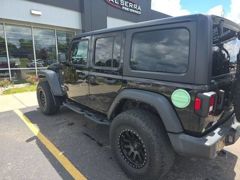Used 2018 Jeep Wrangler Unlimited Sport S AWD/4WD image 3