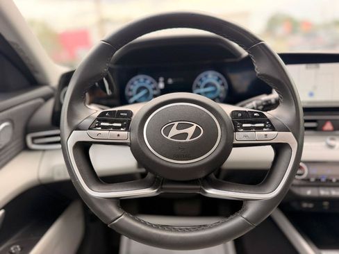 Used 2025 Hyundai Elantra Limited FWD image 17