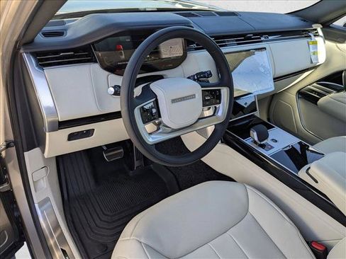 New 2025 Land Rover Range Rover SE image 3