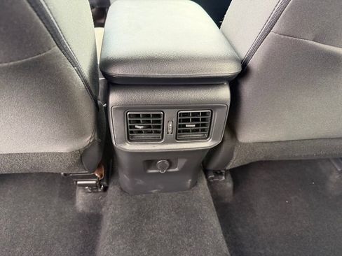 Used 2022 Toyota RAV4 LE AWD/4WD image 16