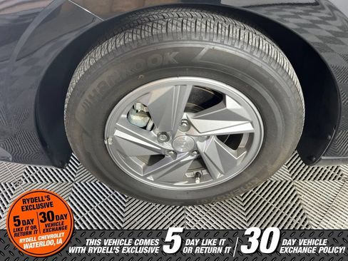 Used 2024 Hyundai Elantra SE FWD image 12