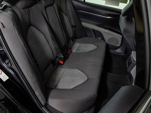 Used 2018 Toyota Camry LE FWD image 39