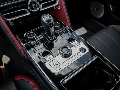 New 2025 Bentley Flying Spur Plug-In Hybrid image 30