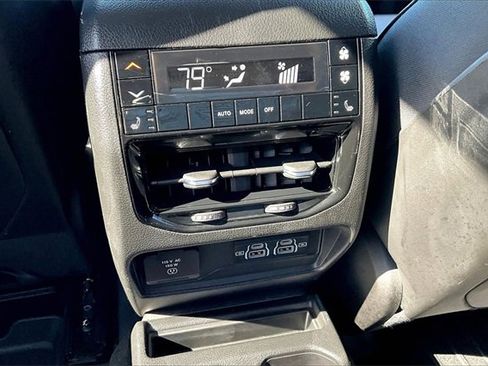 Used 2023 Jeep Grand Cherokee L Limited image 10