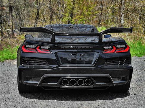 Used 2025 Chevrolet Corvette Z06 RWD image 12