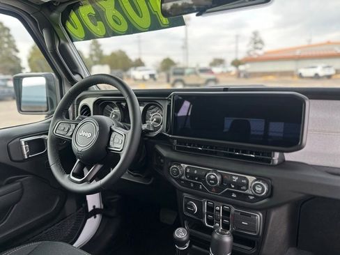 New 2025 Jeep Gladiator Sport image 15