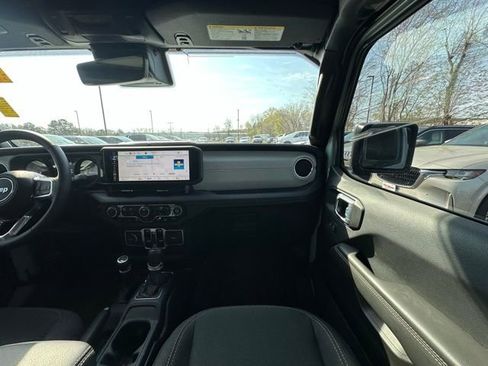 Used 2024 Jeep Wrangler Unlimited Sahara w/ Technology Group image 29