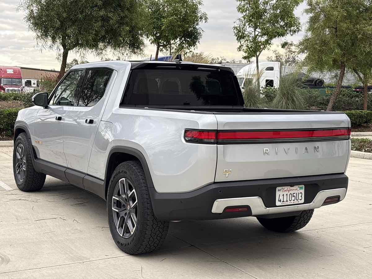 Used 2023 Rivian R1T Launch Edition AWD/4WD image 5