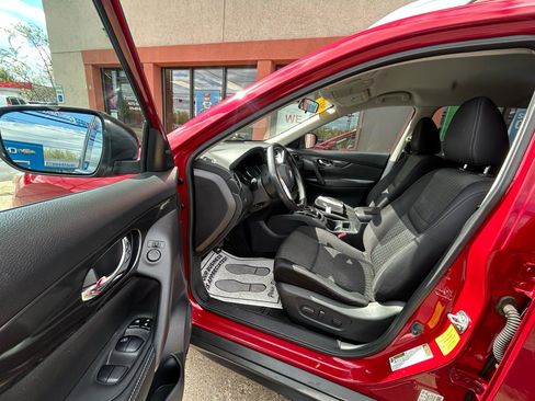 Used 2017 Nissan Rogue SV AWD/4WD image 9