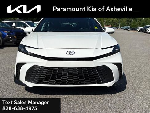 Used 2025 Toyota Camry SE w/ Convenience Package FWD image 2