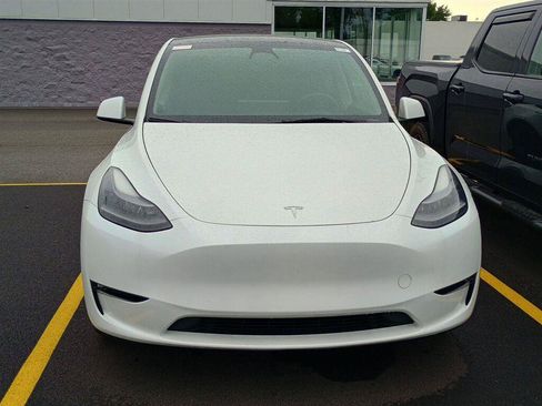 Used 2023 Tesla Model Y Long Range AWD/4WD image 2