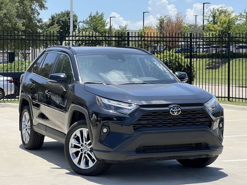 Used 2025 Toyota RAV4 XLE Premium w/ Weather Package FWD image 1