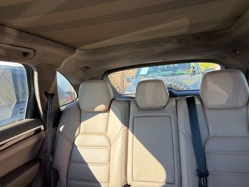 Used 2014 Porsche Cayenne Turbo S image 37