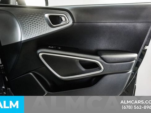 Used 2025 Kia Soul LX image 40