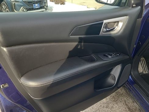 Used 2020 Nissan Pathfinder SV image 10