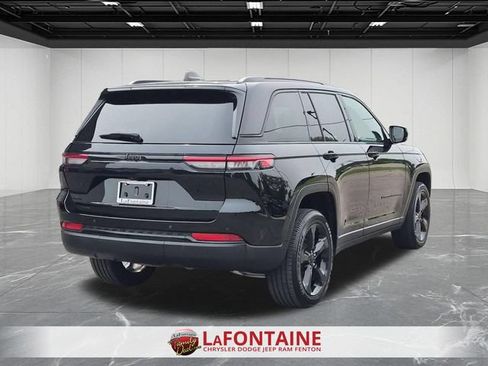 Certified 2024 Jeep Grand Cherokee Altitude AWD/4WD image 5