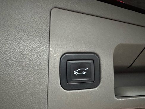 Used 2017 Cadillac XT5 Luxury w/ LPO, Wheel Lock Package AWD/4WD image 25
