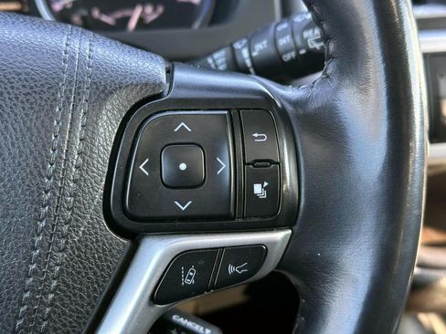 Used 2019 Toyota Highlander XLE image 22