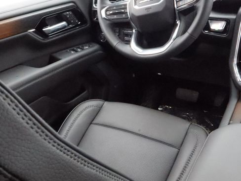 New 2026 GMC Yukon XL Denali w/ Denali Reserve Package image 10