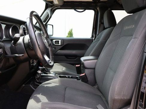 Used 2019 Jeep Wrangler Unlimited Sahara w/ Dual Top Group AWD/4WD image 20