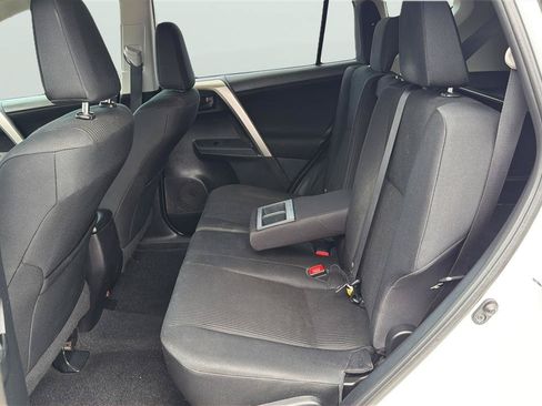 Used 2015 Toyota RAV4 LE AWD/4WD image 19