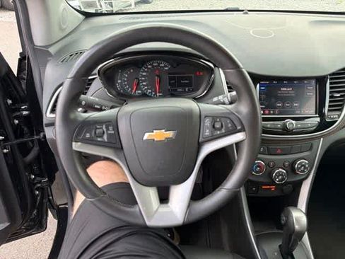 Used 2022 Chevrolet Trax LT w/ Premium Seat Package AWD/4WD image 19