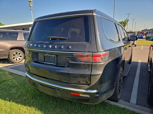 Used 2023 Jeep Wagoneer 4WD w/ Premium Group I image 3